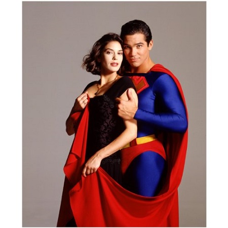 Teri posing for her movie promotion of Lois & Clark